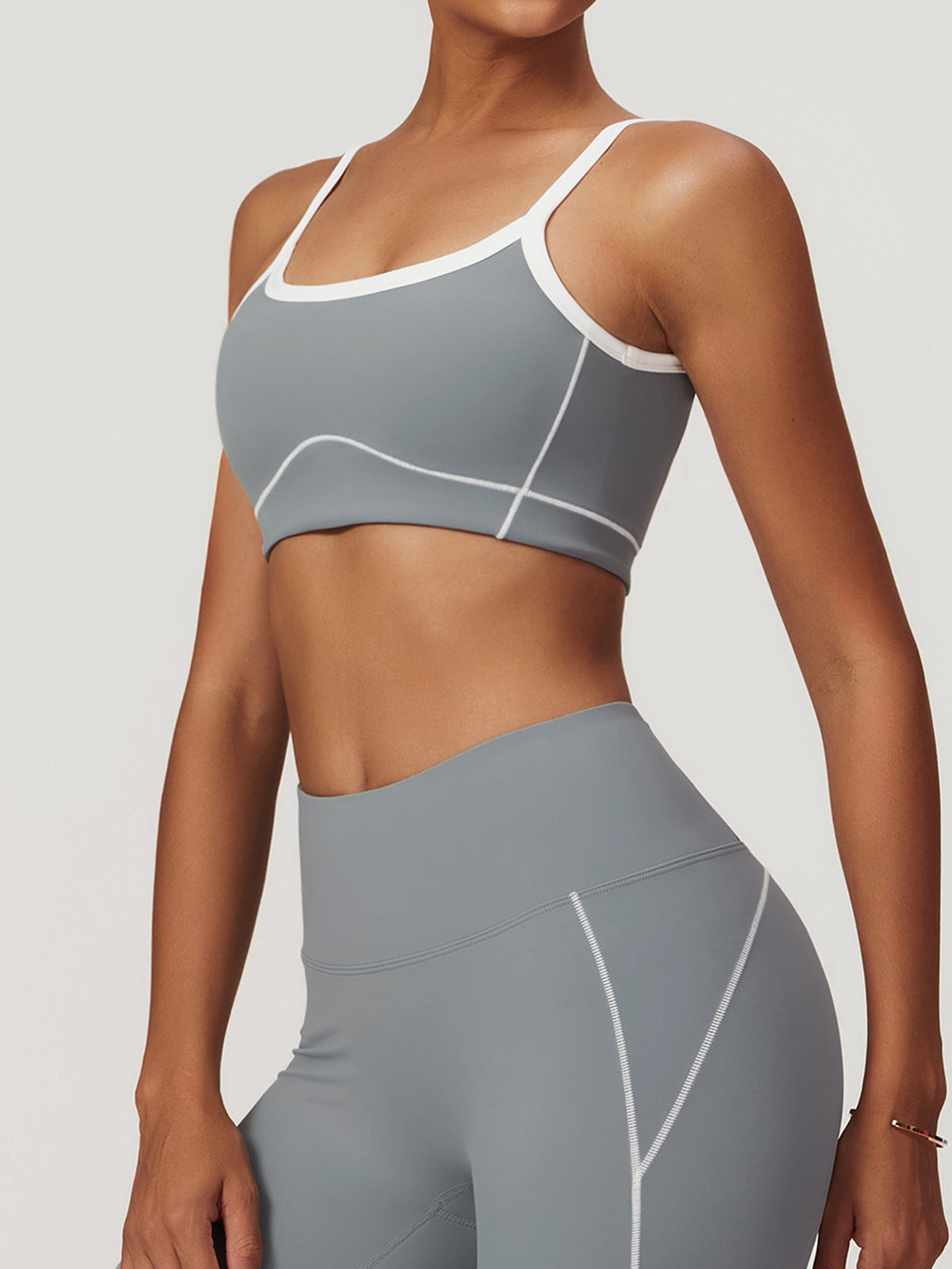 Seamless Contrast Binding Sports Bra